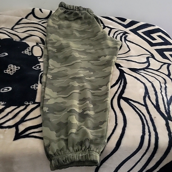 Goerge camo suit sweater and pants XL pants and large sweater matching set - Picture 3 of 11
